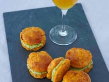 Mini whoopies tomates séchées et crème d'avocat