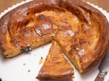 Ni frangipane ni feuilletage : testez la galette comtoise à la pâte à chou et fleur d’oranger de Laurent Mariotte
