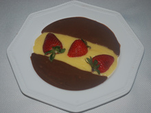 Duo de chocolat sur sa mousseline de fraises