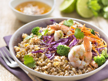 Bowl lentilles corail, crevettes, sésame et chou rouge