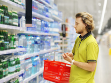 Les bouteilles vertes et rouges de Badoit, c’est fini : voici pourquoi