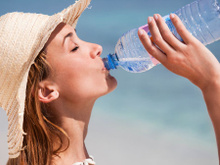 Faut-il boire chaud, froid ou tiède pendant la canicule : voici le verdict de la science