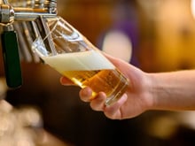 L'alcool est interdit sur le lieu de travail, à part pour ces 4 boissons alcoolisées : voici pourquoi