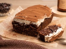 Plus besoin de choisir avec cette recette magique de banana bread façon tiramisu