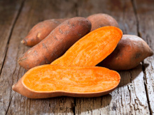 “Pour changer du cake aux olives” : Cyril Lignac dévoile la recette de sa succulente version à la patate douce