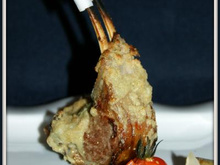 Carré d'agneau gratiné au Roquefort et ses petits légumes