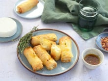 Pâte filo et feta : le secret pour obtenir des bâtonnets ultra-croustillants pour l'apéro