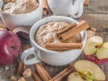 Cette diététicienne partage une recette saine et rassasiante avec des pommes pour le petit déj !