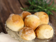 Briochettes apéritives aux abricots secs farcis au roquefort