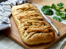 Pizza tressée aux poivrons confits fromage et jambon