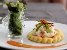 Mousse d'artichaut en tartelette et crème de chorizo