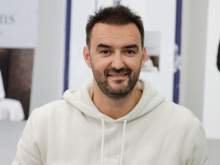 “Je tends la main à un chef, il passe à côté sans me la serrer” : Cyril Lignac raconte le mépris de la profession quand il a commencé à être connu