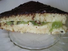 Gâteau au yaourt, kiwi crème pâtissière et glaçage chocolat