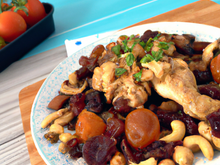 Poulet au vin blanc dattes, cacahuétes et tomates séchées