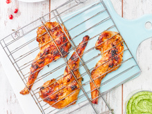 Gigolettes de lapin marinées et grillées, green salad