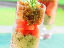 Verrine de concassé d'artichauts au quinoa et saumon fumé