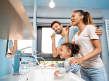 Faut-il se laver les dents avant ou après le petit déjeuner ?