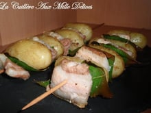 Brochettes de pommes de terre, lard et laurier