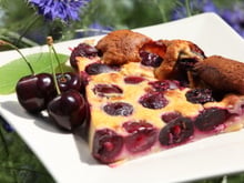 “Je l’ai piquée quand j’étais en apprentissage chez Alain Ducasse” : la recette de clafoutis aux cerises d’Hélène Darroze va vous régaler