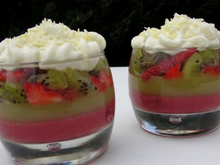 Verrine de fraises et kiwis au chocolat blanc