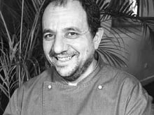 Le merlu étuvé lentement, poutargue et Ossau-Iraty, bacalhau liquide et huile de cebettes