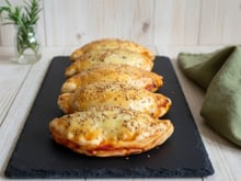 Des chaussons façon pizza : la recette express qui plaît à toute la famille