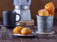 Comment réussir des beignets de carnaval italiens moelleux à la ricotta et aux zestes d'agrumes ?