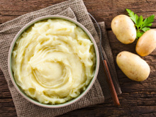 Pour une purée de pomme de terre savoureuse et plus légère, une nutritionniste dévoile son ingrédient secret !