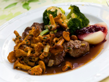 Filet de chevreuil aux chanterelles, sauce Grand Veneur