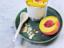Verrines de palmiers au fromage blanc et aux pêches