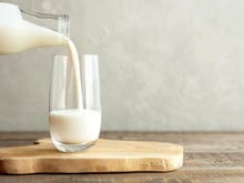 Lait qui tourne : peut-on l'utiliser et comment le recycler ?