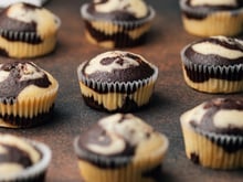 Sans beurre mais pas sans saveurs : cette diététicienne partage sa recette pour faire des mini marbrés plus sains