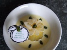 Aspic de pommes aux pistaches et aux amandes
