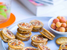 Sandwiches de crakers goût pizza à la ricotta