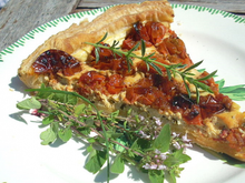 Tarte au chèvre frais et tomates cerises confites
