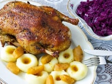 Canette aux pommes et foie gras