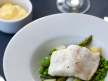 Aïoli de Bar, bouillon de crustacés