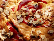 Moelleux croquant aux pommes, framboises et amandes