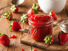 “Moi j’aime les confitures peu sucrées respectant le goût plein fruits” : la méthode de Stéphanie Le Quellec pour réussir la confiture de fraises parfaite