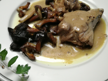 Suprêmes de chapon poêlés au vin blanc et sa sauce aux morilles 