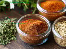 “Je vais vous donner une vraie astuce pour faire ressortir le goût de vos épices” : voici le secret de Norbert Tarayre pour un plat savoureux !