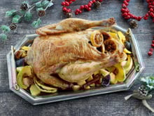 Cette recette de chapon aux légumes sautés au miel va vous faire oublier la dinde aux marrons !