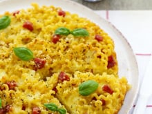 Gâteau de fusilli lunghi farci à la scamorza fumée et salami