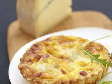 Tarte croustillante au Morbier et au jambon de montagne