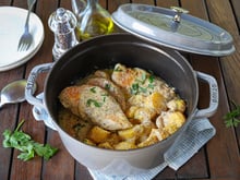 Blancs de poulet à la crème et moutarde de Dijon : un classique rapide et savoureux à faire ce week-end !