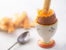 Combien d'œufs peut-on manger par semaine pour être en bonne santé ? Cet expert en physiologie livre la réponse de la science