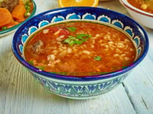 Chorba algérienne à la coriandre et à la menthe fraîche