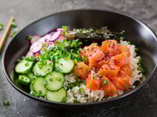8 recettes de poke bowl healthy pour cet été