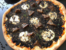 Pizza à la tapenade noire