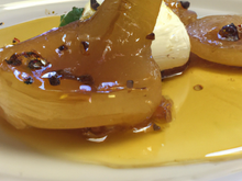 Aumônière au chèvre et poires caramélisées